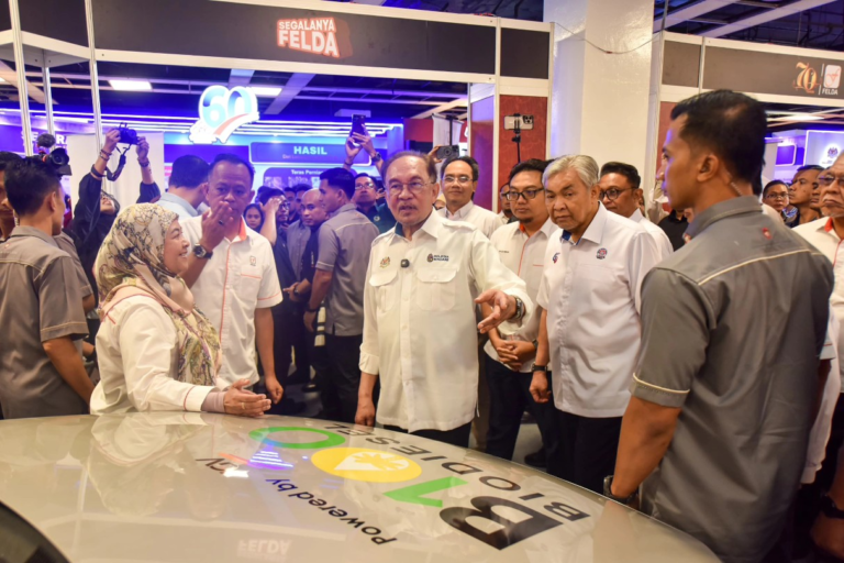 Mengangkat Martabat Peneroka: Biodiesel B100 Sebagai Reformasi Tenaga FELDA dalam Mendepani Cabaran Global