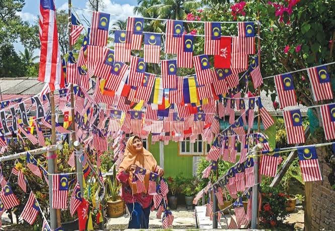 Kemerdekaan Dalam FELDA: Dari Tanah Rancangan Membina Sebuah Negara